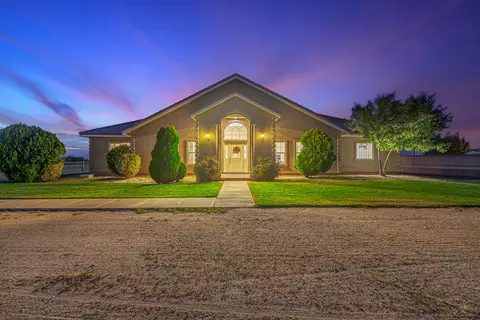 42822 52nd St W, Lancaster, CA 93536