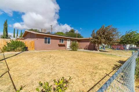 3187 Gregory Dr, Mojave, CA 93501