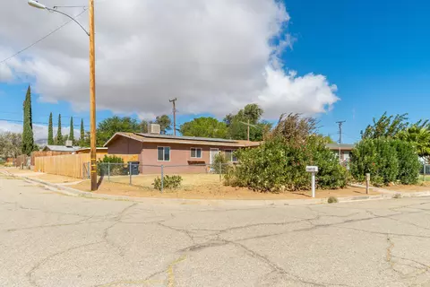 3187 Gregory Dr, Mojave, CA 93501 photo 2
