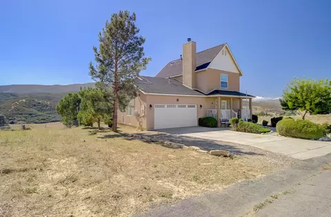 14702 Flintstone Dr, Lake Hughes, CA 93532