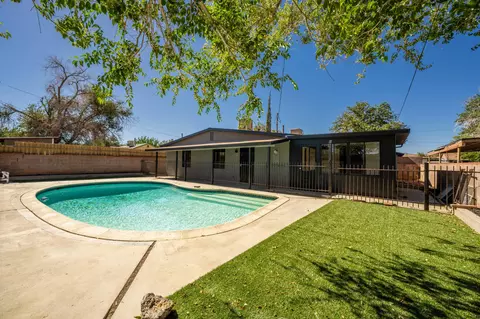 37856 11th St E, Palmdale, CA 93550
