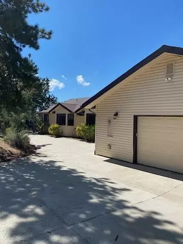 29980 Starland Dr, Tehachapi, CA 93561 photo 2