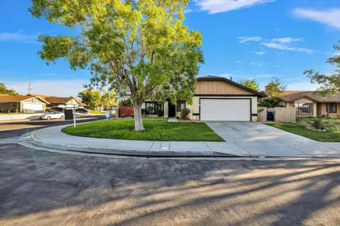 1916 Birch Tree Ln, Palmdale, CA 93550