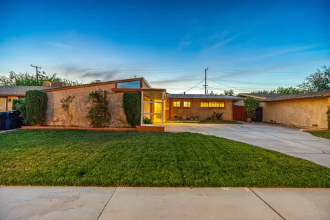 45847 Kingtree Ave, Lancaster, CA 93534 photo 2