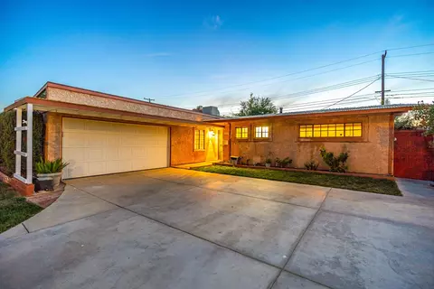 45847 Kingtree Ave, Lancaster, CA 93534 photo 3