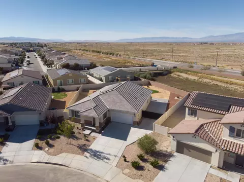 45135 Landing Pl, Lancaster, CA 93536 photo 42