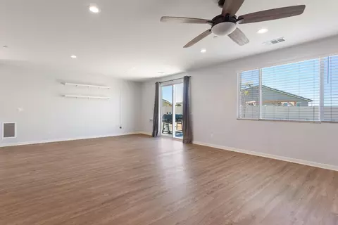 45135 Landing Pl, Lancaster, CA 93536 photo 10