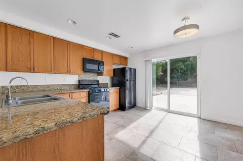 556 Koufax Dr, Lancaster, CA 93535 photo 9
