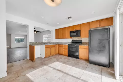 556 Koufax Dr, Lancaster, CA 93535 photo 8