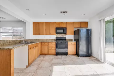 556 Koufax Dr, Lancaster, CA 93535 photo 10