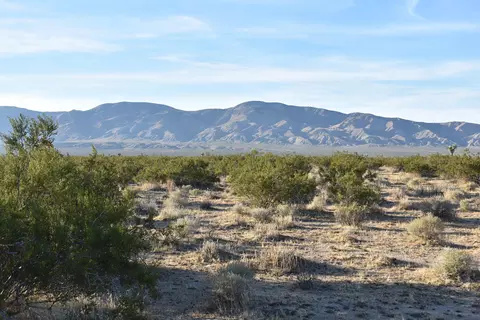 Lutie & Thomas St, Mojave, CA 93501