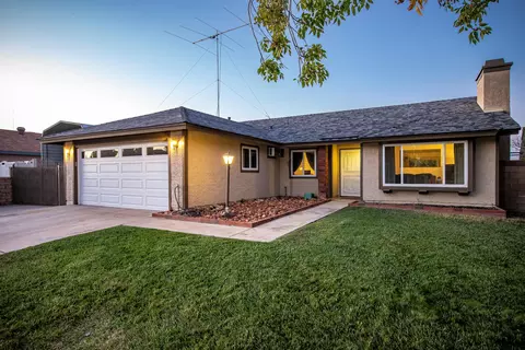 2817 Calandri Ln, Lancaster, CA 93536