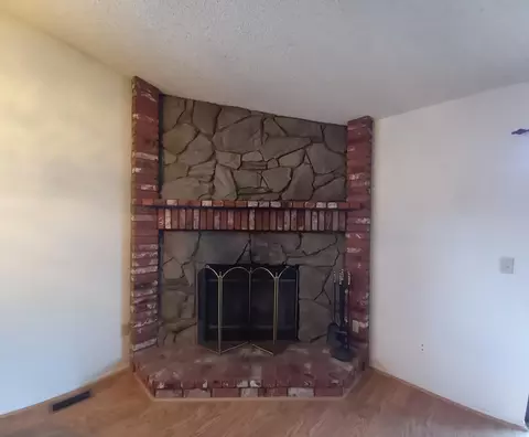 14304 Lear St, Mojave, CA 93501 photo 5