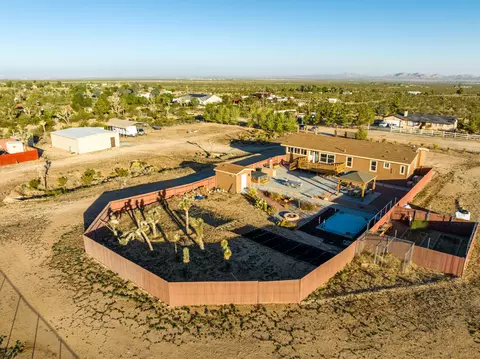 16850 Ave W 8 E, Llano, CA 93544 photo 13