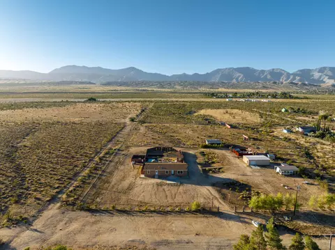 16850 Ave W 8 E, Llano, CA 93544 photo 2