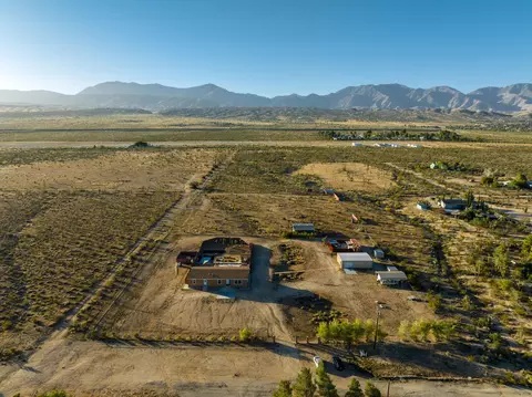 16850 Ave W 8 E, Llano, CA 93544 photo 4