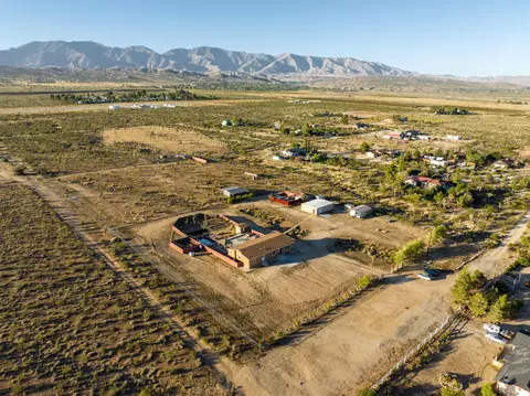 16850 Ave W 8 E, Llano, CA 93544 photo 6