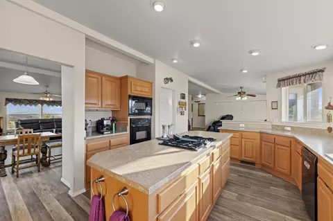 16850 Ave W 8 E, Llano, CA 93544 photo 32