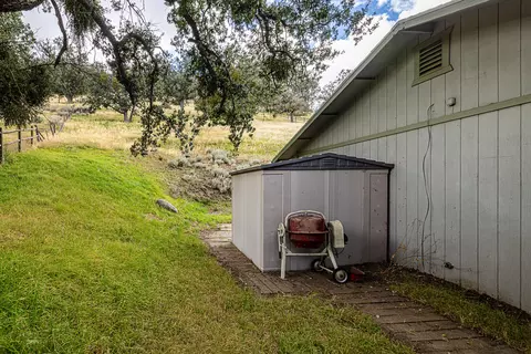 26300 Columbia Way, Tehachapi, CA 93561 photo 28