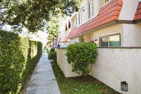 27656 Ironstone Dr #5, Santa Clarita, CA 91387