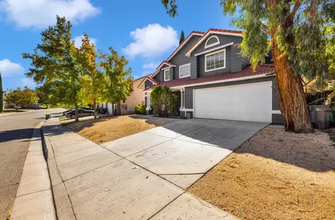 39429 Beacon Ln, Palmdale, CA 93551