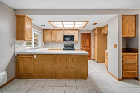 1218 Pasteur Dr, Lancaster, CA 93535 photo 10
