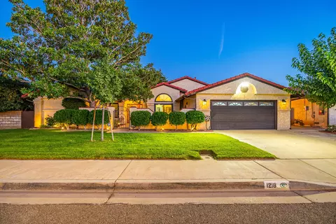 1218 Pasteur Dr, Lancaster, CA 93535