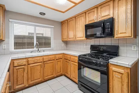 1218 Pasteur Dr, Lancaster, CA 93535 photo 12