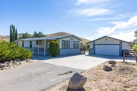 1350 Arabian Dr, Tehachapi, CA 93561