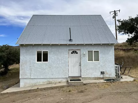 33444 12 Angeles Forest Hwy, Palmdale, CA 93550