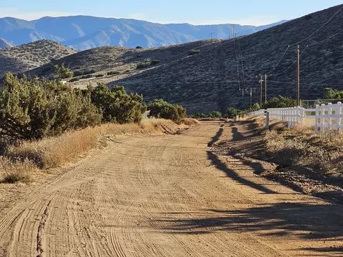 Haxby St Vic Eagle Butte, Acton, CA 93510 photo 2