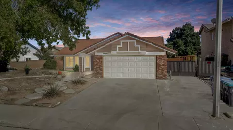 44040 Countryside Dr, Lancaster, CA 93536