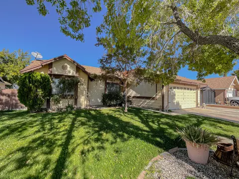 4065 Saddleback Rd, Palmdale, CA 93552 photo 2