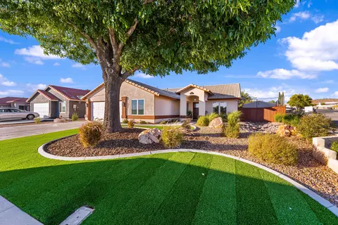 1149 Oakwood Ln, Rosamond, CA 93560