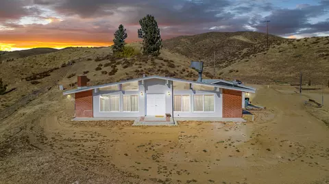 40051 72nd St W, Leona Valley, CA 93551