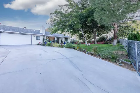17830 Biglake Ave, Lake Los Angeles, CA 93591