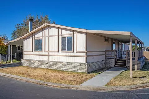2121 Avenue I E #11, Lancaster, CA 93535 photo 1
