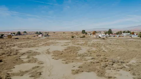 20 Th St W, Rosamond, CA 93560 photo 5