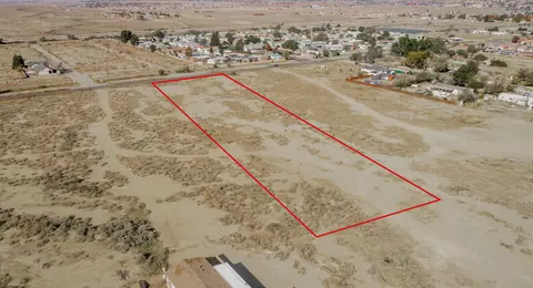 20 Th St W, Rosamond, CA 93560 photo 3