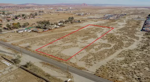 20 Th St W, Rosamond, CA 93560