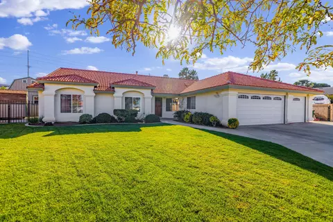 42051 Jenny Ln, Lancaster, CA 93536