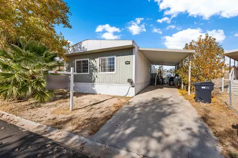 3300 15th St W #280, Rosamond, CA 93560