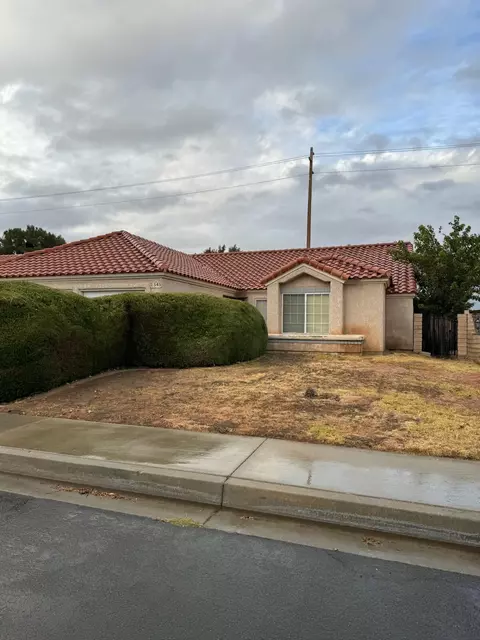 1545 Windsor Pl, Palmdale, CA 93551