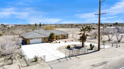 13375 Johnson Rd, Phelan, CA 92371 photo 2