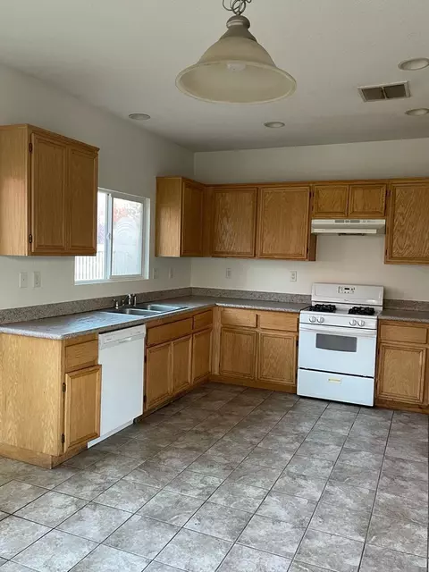 43947 Amy Ct, Lancaster, CA 93535 photo 3