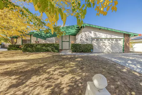 43723 Sentry Ln, Lancaster, CA 93536
