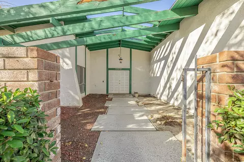 43723 Sentry Ln, Lancaster, CA 93536 photo 2