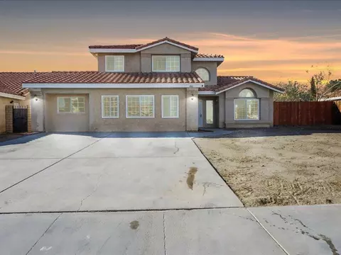 3101 Sabre St, Rosamond, CA 93560
