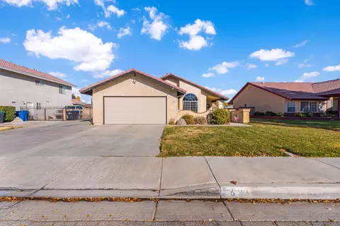 633 Ave J 10 E, Lancaster, CA 93535