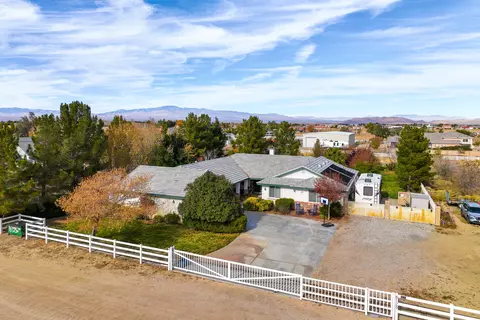 8125 W Avenue C14, Lancaster, CA 93536